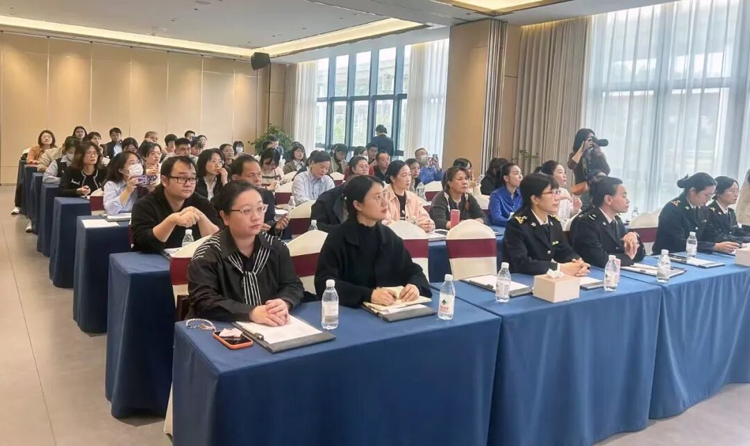 点击后拖动右下角可调整图片大小 图片